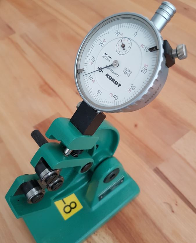 Apparatus for checking thread gauges | Tauricon - měřidla, měřící ...